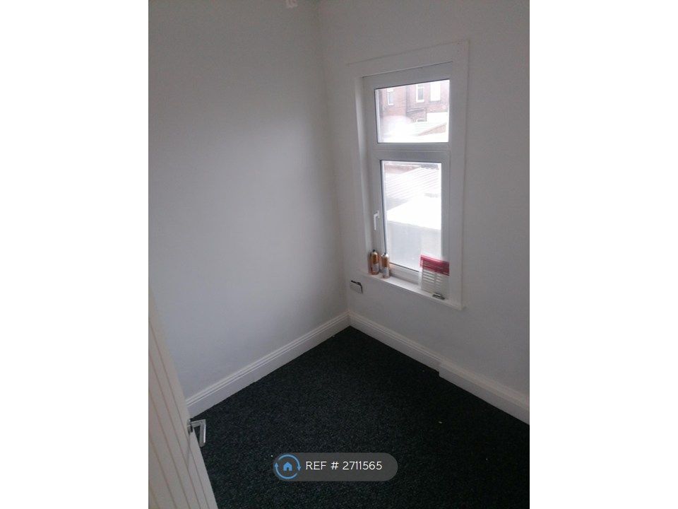 Property photo 3 of 8 Bedroom 2