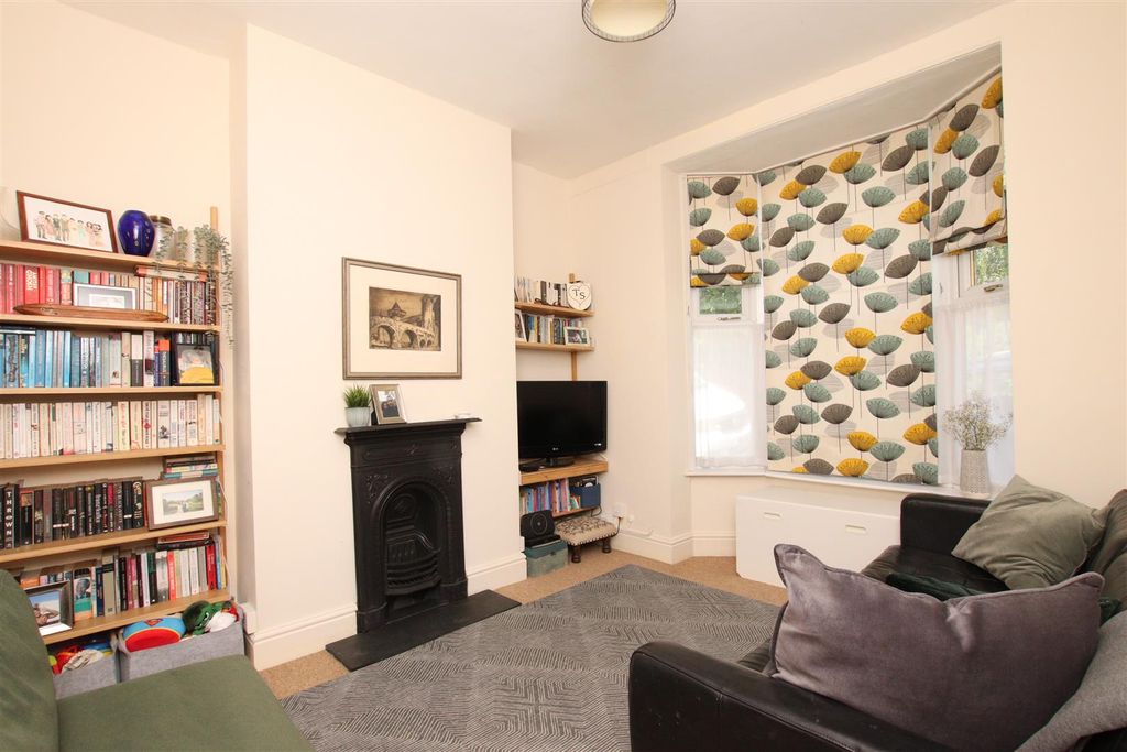 Property photo 3 of 11 Living Room.Jpg