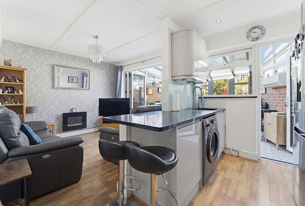 Property photo 3 of 19 5012863