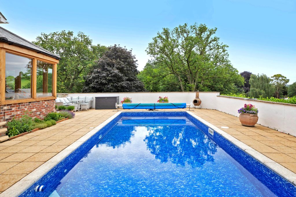 Property photo 2 of 32 Image