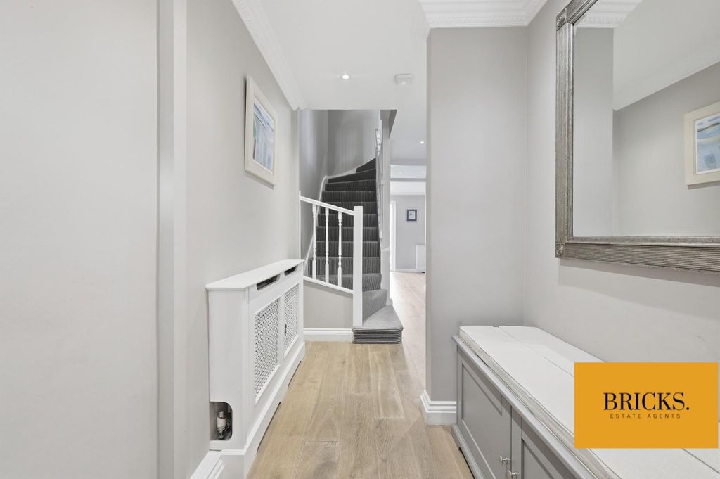 Property photo 2 of 39