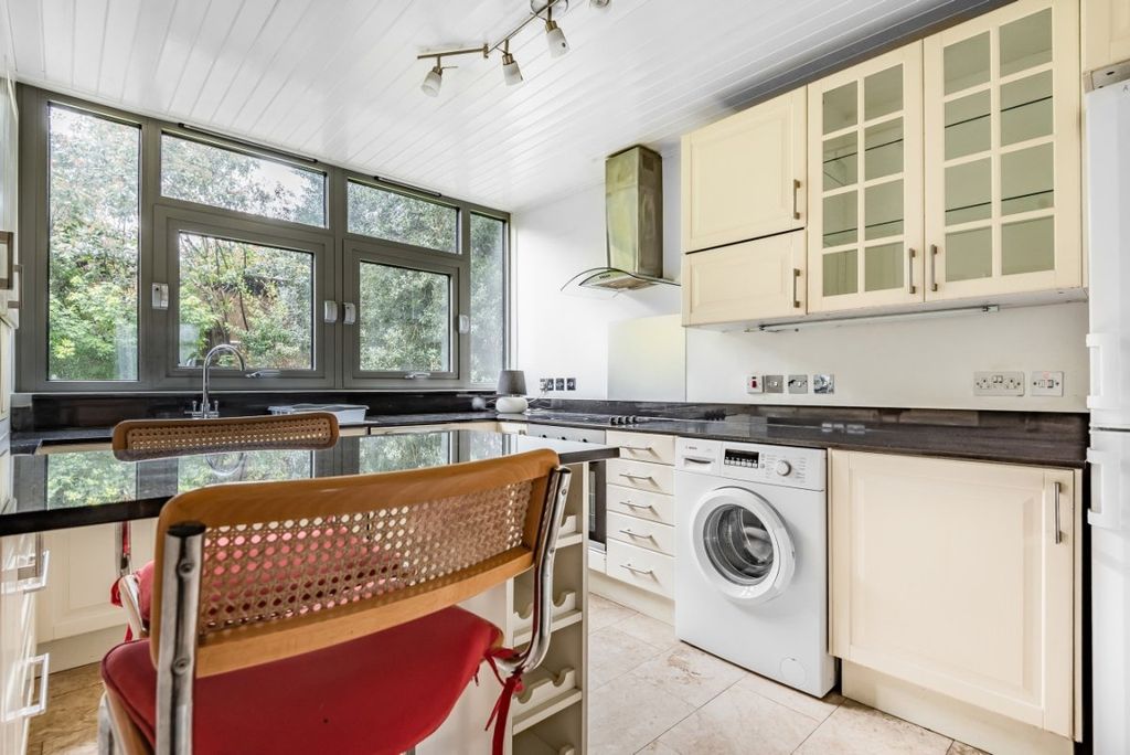 Property photo 2 of 7 Picture No. 11