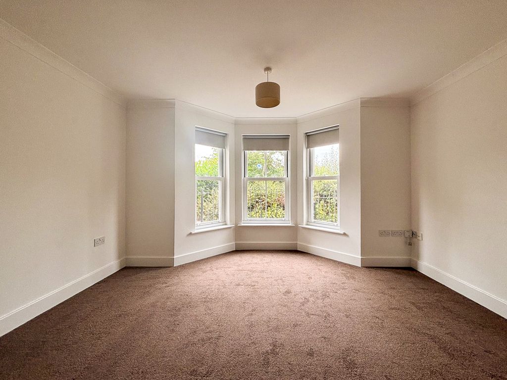 Property photo 2 of 9 Lounge