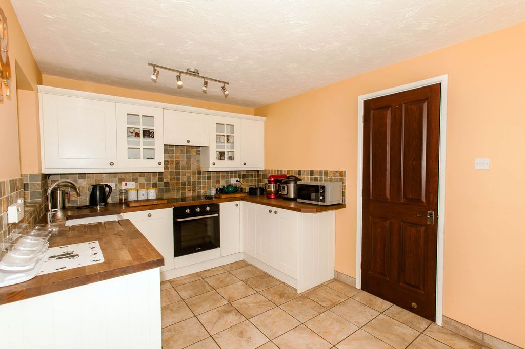 Property photo 3 of 22