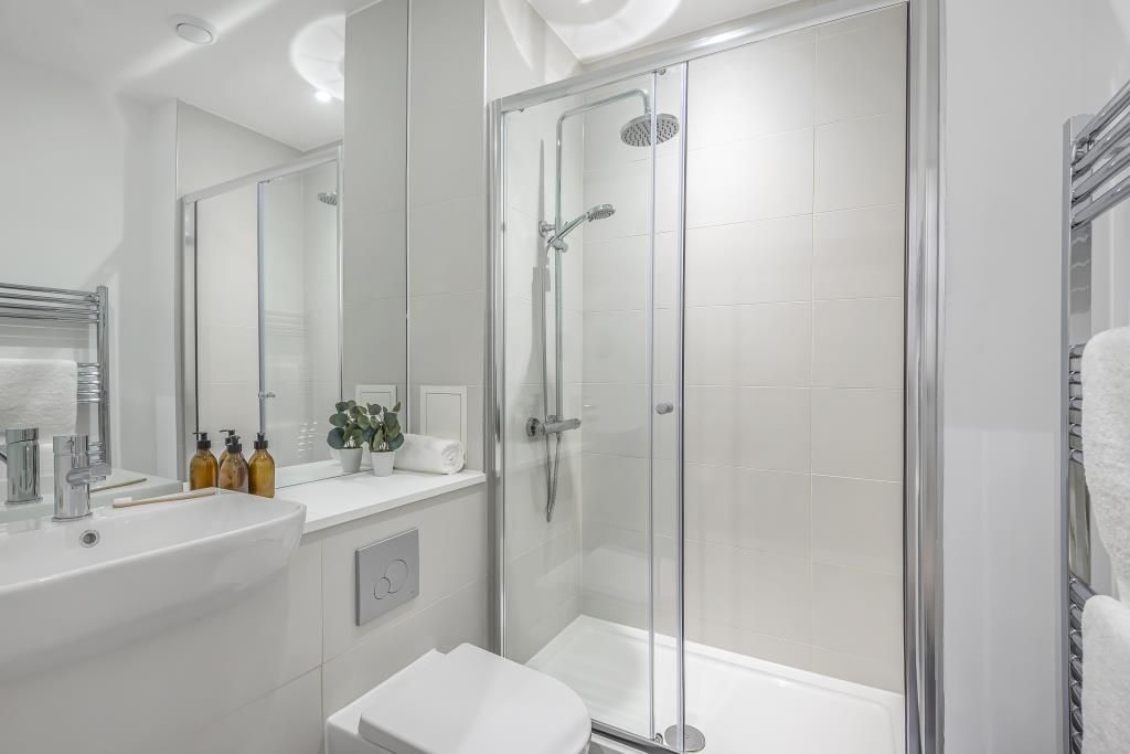 Property photo 3 of 9 Bathroom