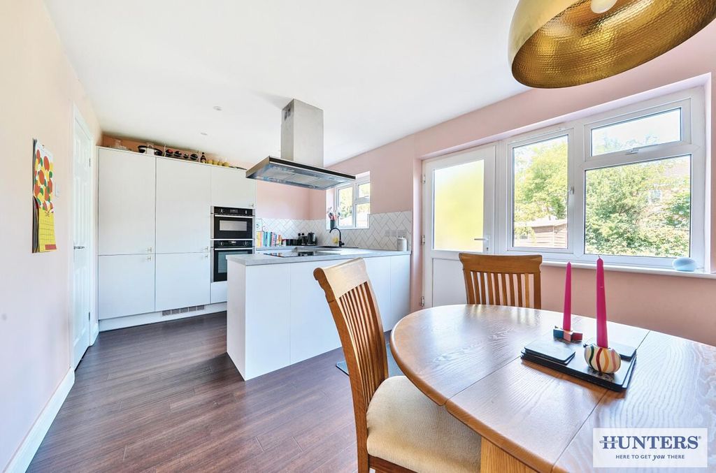 Property photo 2 of 20 c6c18d69-Ff8B-4c6F-83d9-B60A93308B38.Jpg