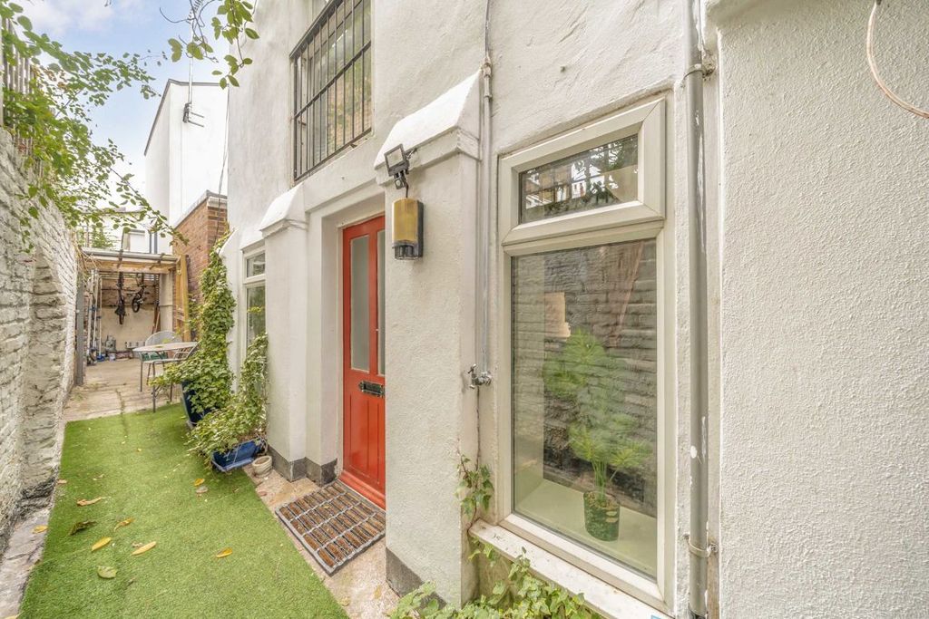 Property photo 1 of 6