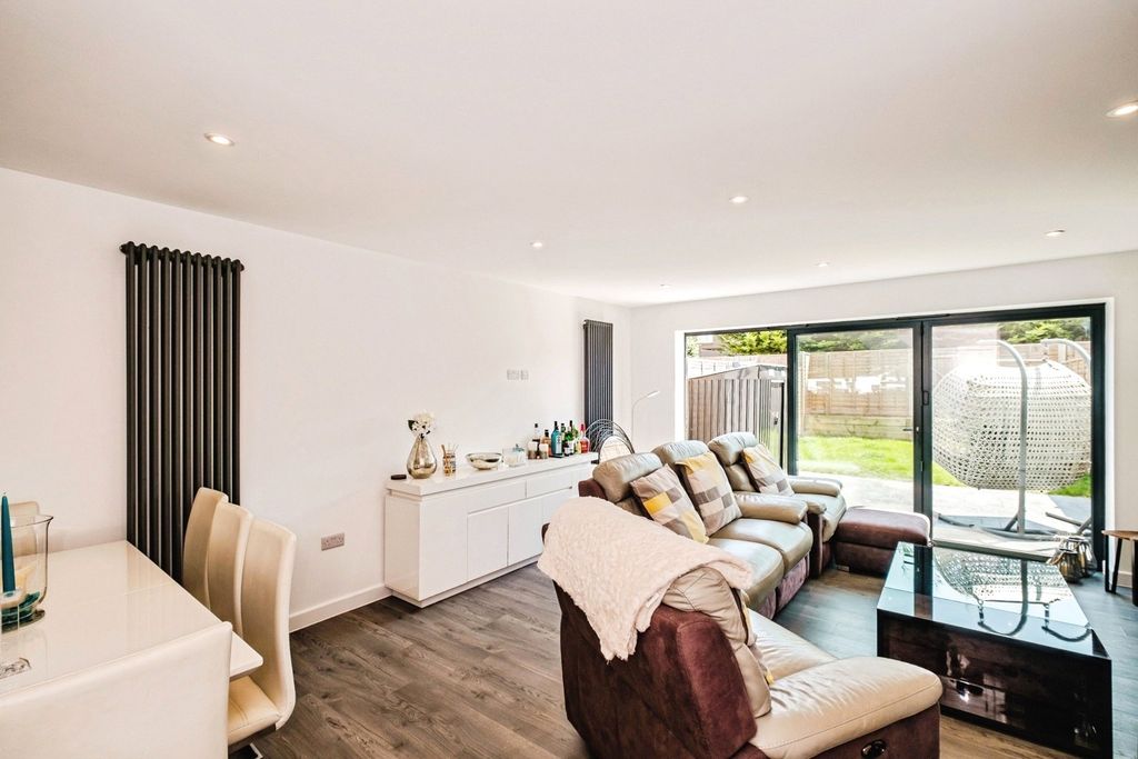 Property photo 3 of 12 Pbox-Img.Jpg
