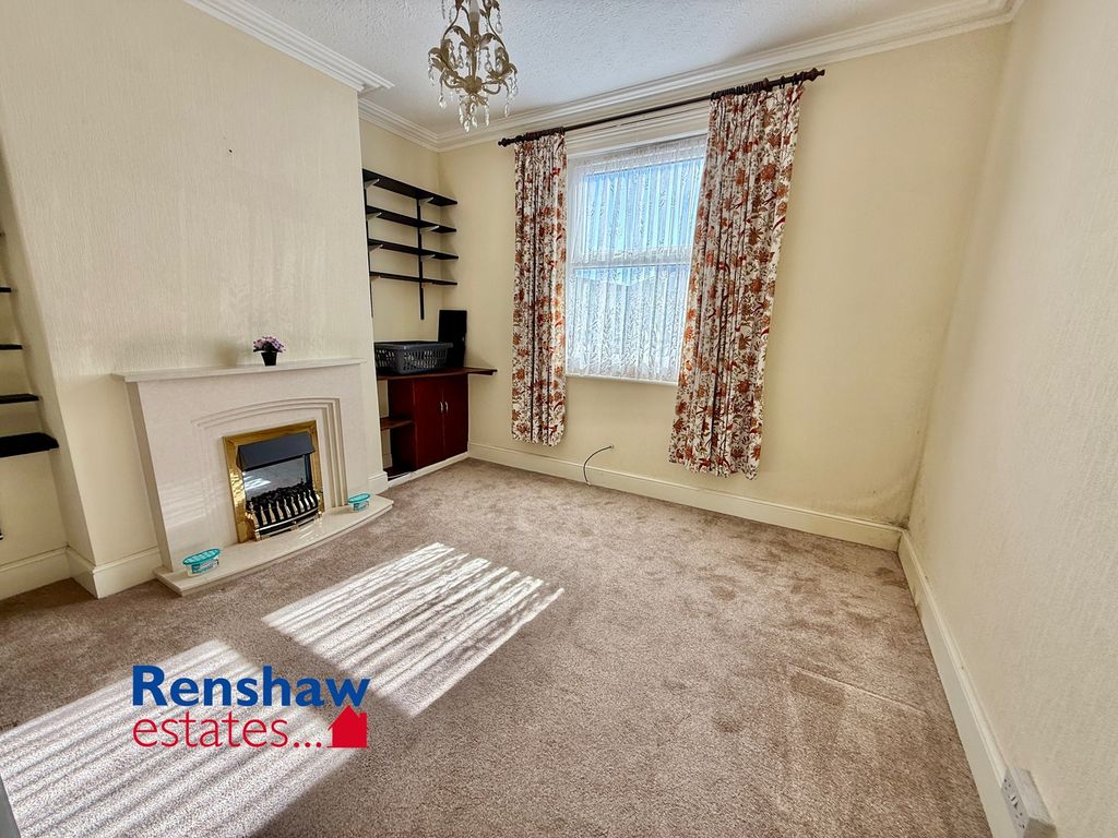 Property photo 2 of 11 L