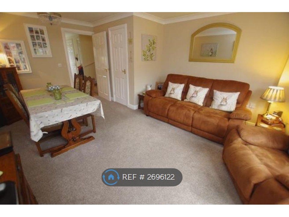 Property photo 3 of 13 Lounge