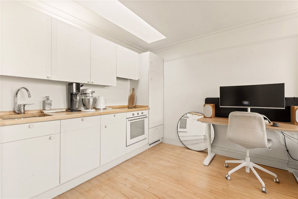 Property photo 3 of 12 Kitchen