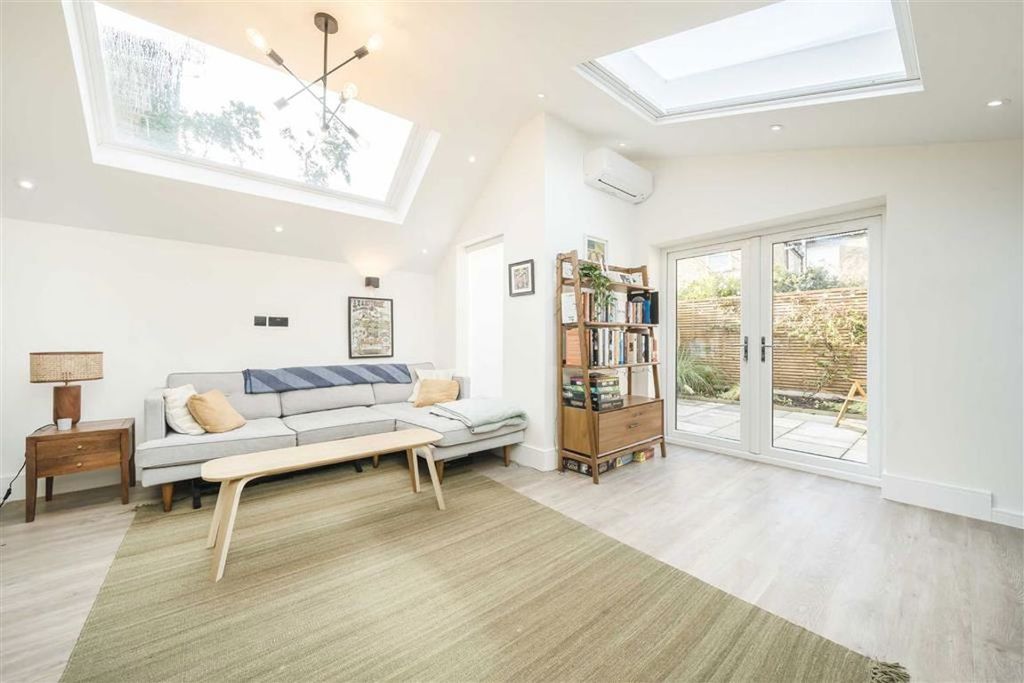 Property photo 2 of 8