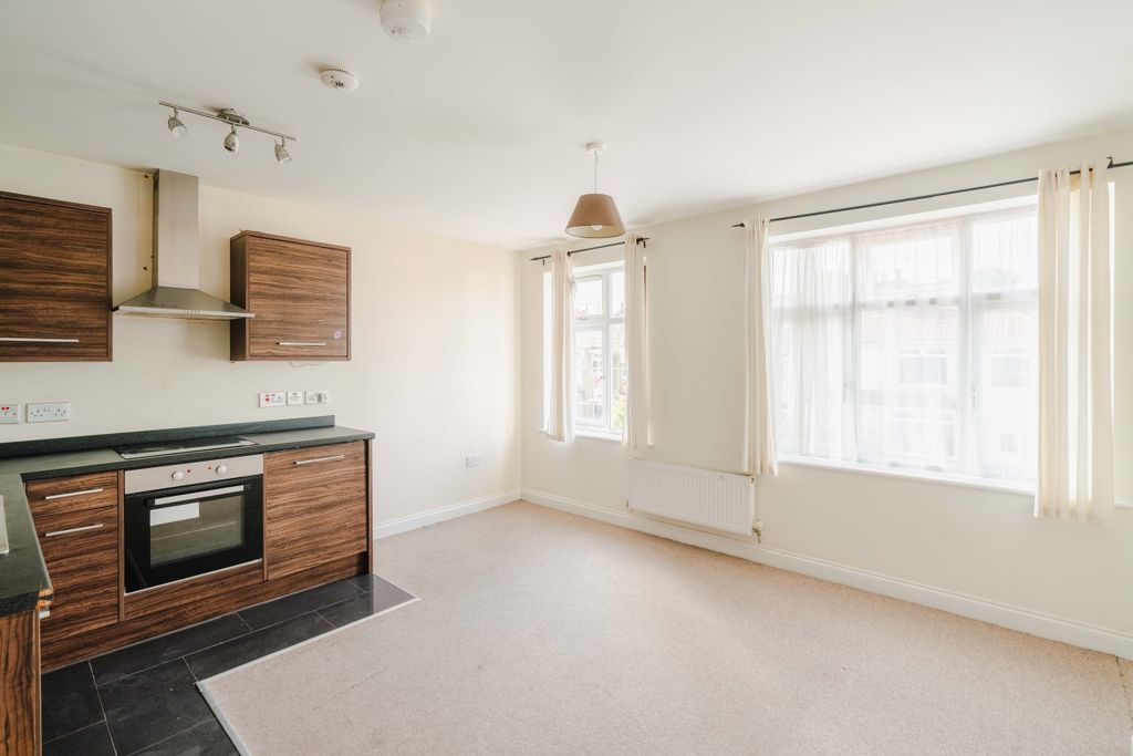 Property photo 3 of 8 7