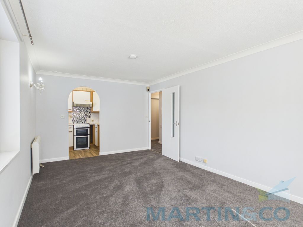 Property photo 3 of 10 Living Room Pic 3