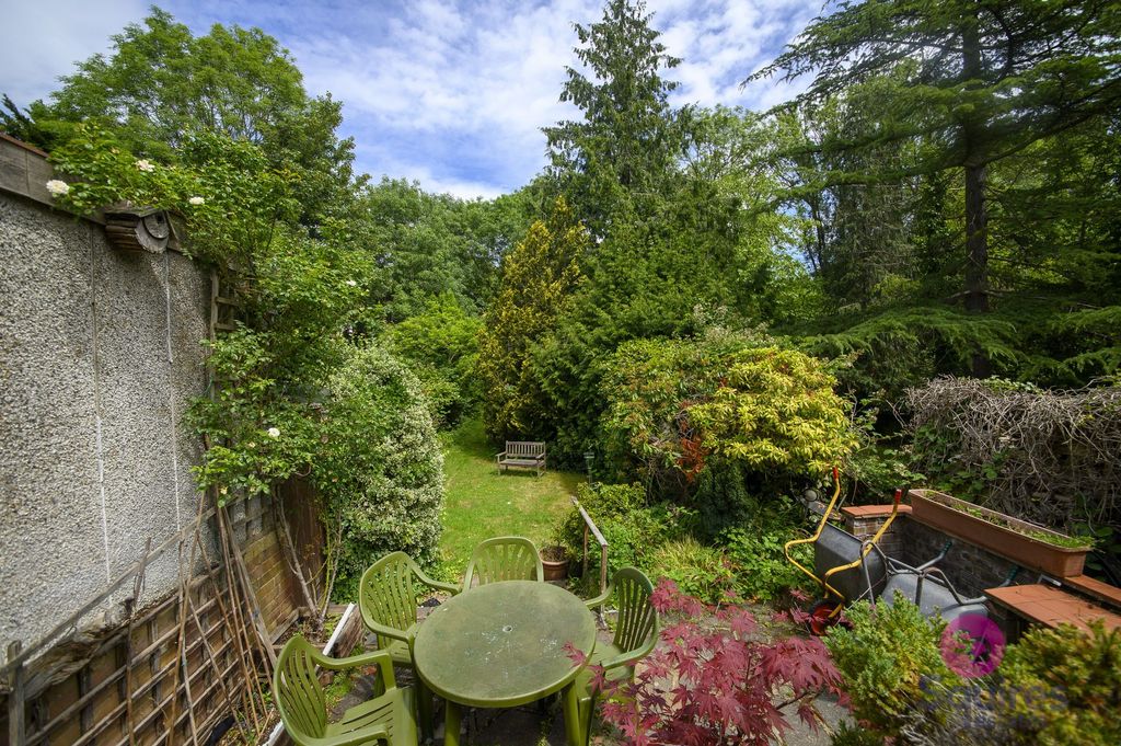 Property photo 3 of 28