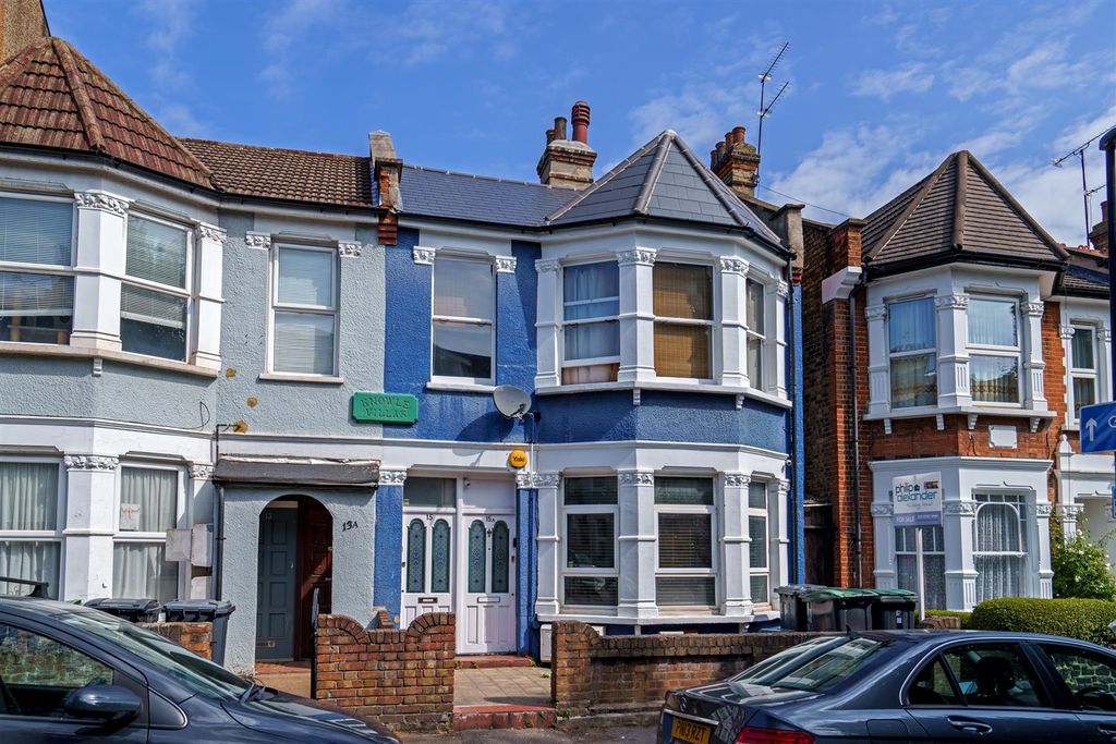 Property photo 1 of 11