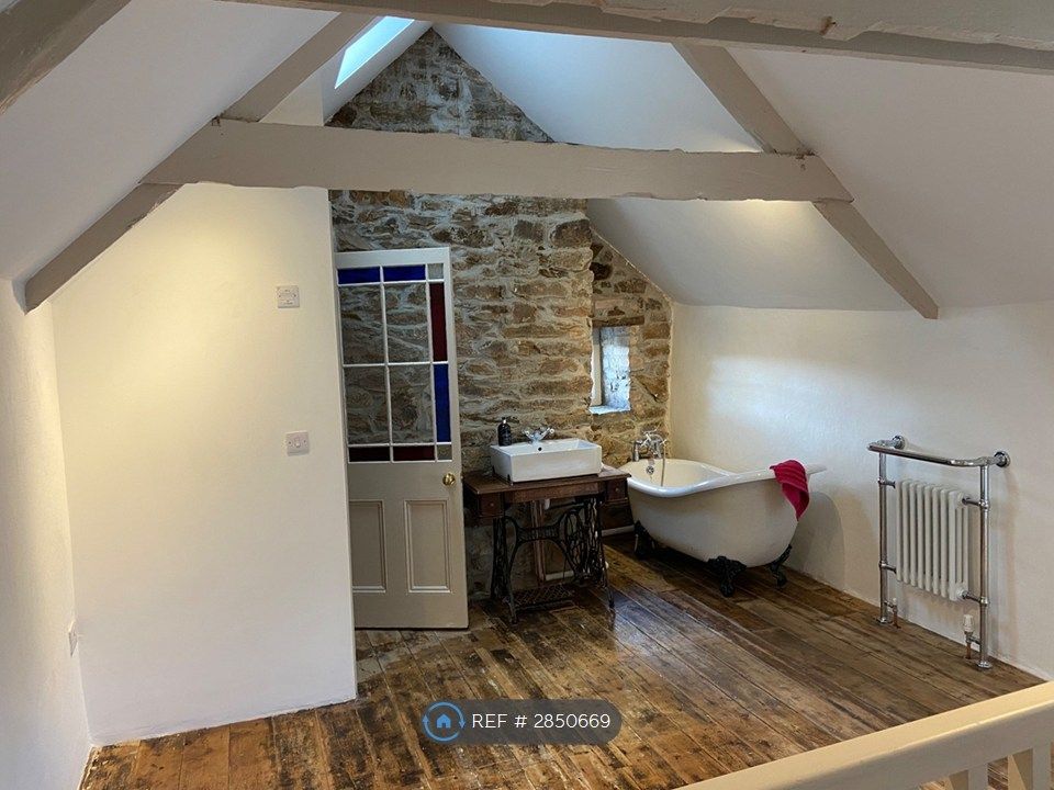 Property photo 3 of 5 Bedroom/Bathroom