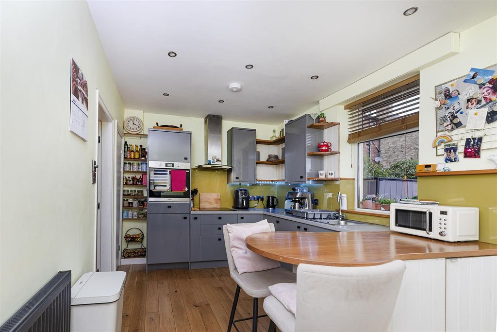 Property photo 3 of 24 Kitchen/Diner