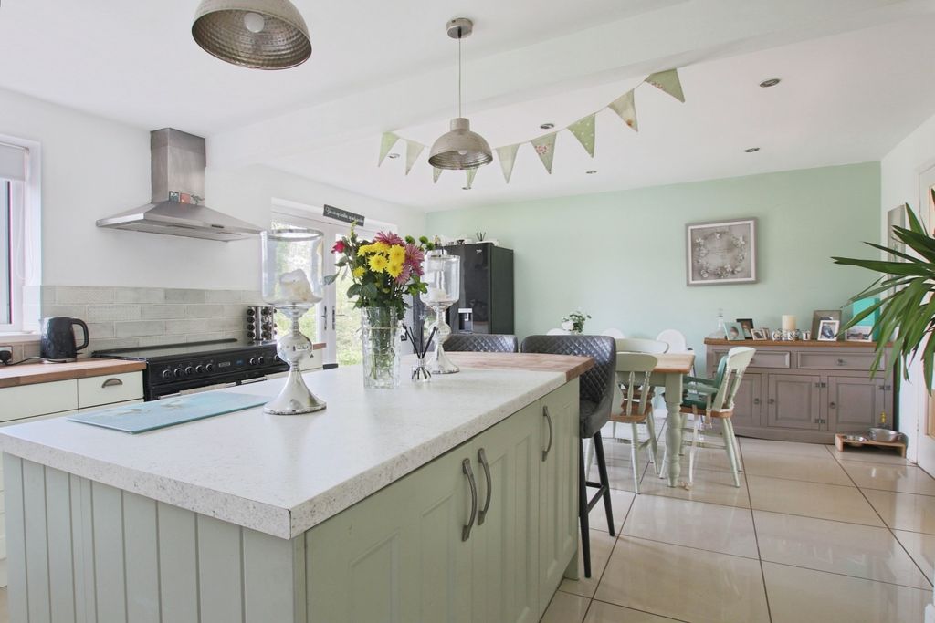 Property photo 3 of 28 4065017
