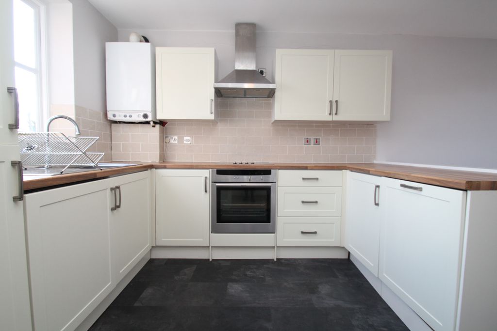 Property photo 2 of 6 Kitchen