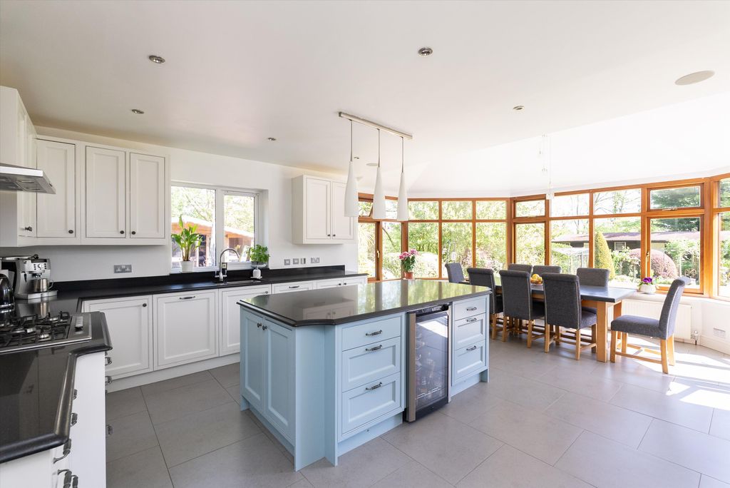 Property photo 3 of 32 Image