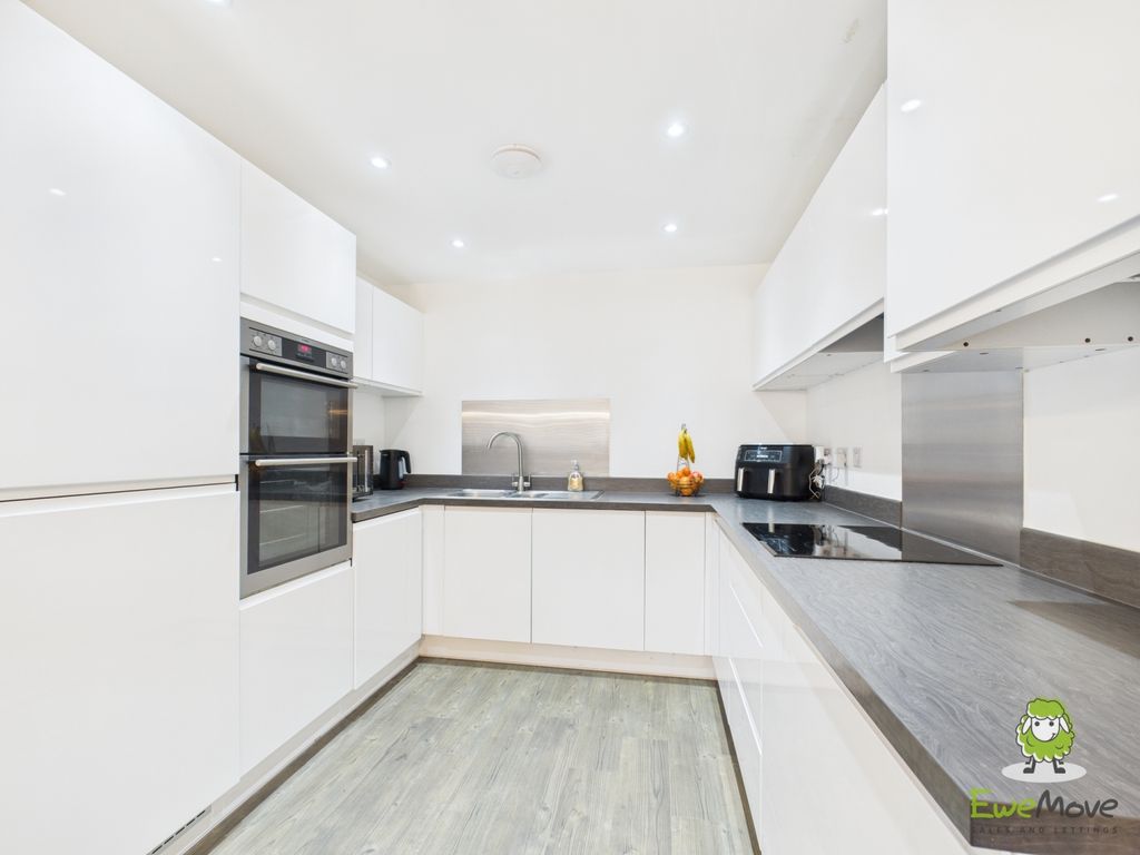 Property photo 3 of 29 Ewemove Estate Agents Basingstoke - Longwood Copse