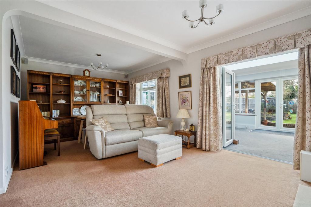 Additional image 6 of 3 bed detached bungalow for salePulens Crescent, Petersfield GU31
