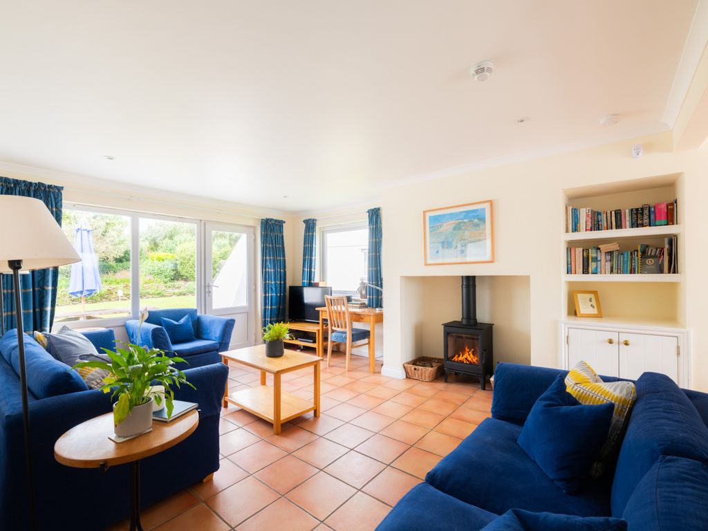 Property photo 3 of 19 Gallery
