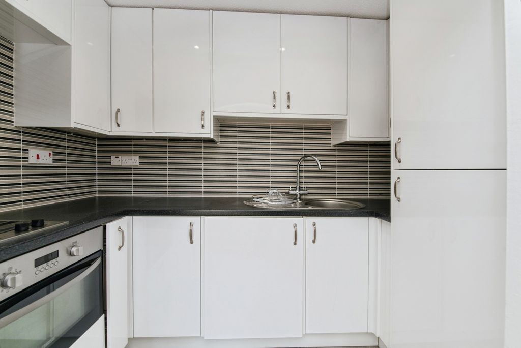 Property photo 3 of 9 Pbox-Img.Jpg