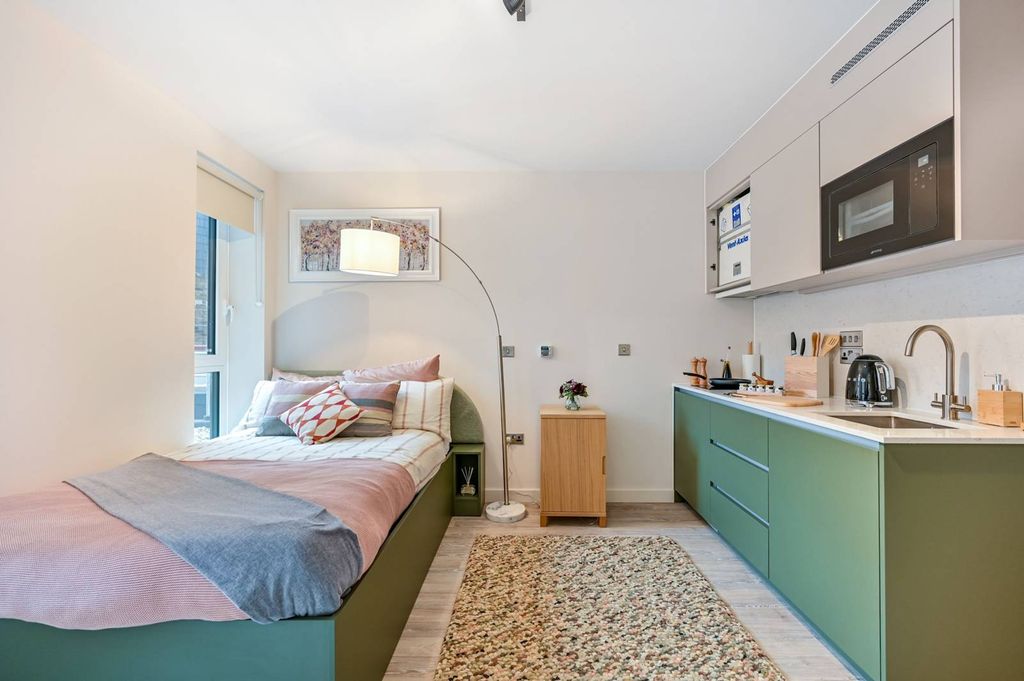 Property photo 3 of 40