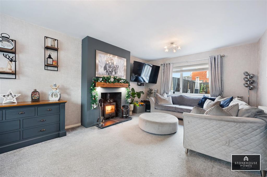 Property photo 2 of 21 Lounge