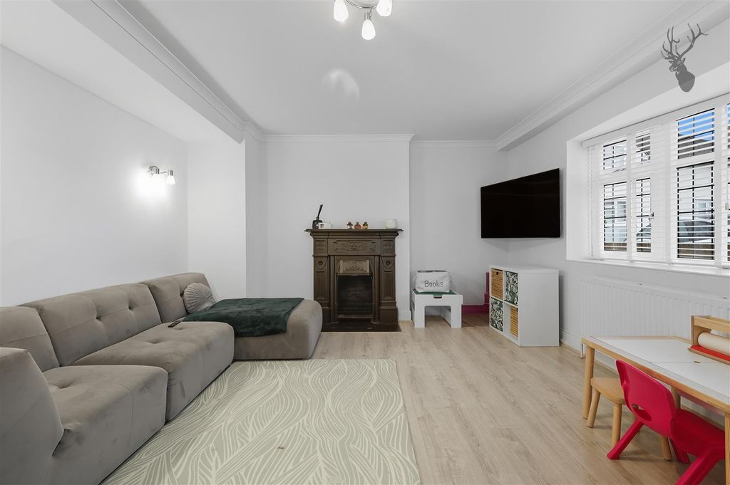 Property photo 3 of 21