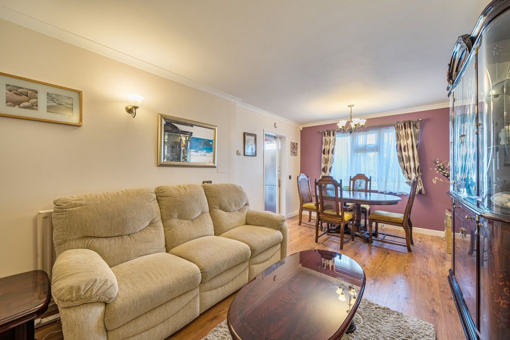 Property photo 2 of 20 1375893-4-690B6Ed...