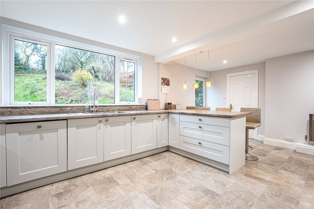 Property photo 3 of 33 Picture No. 20