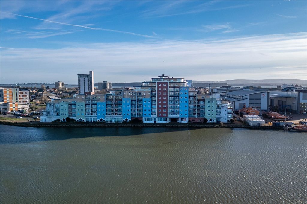 Property photo 1 of 26 Picture No. 06