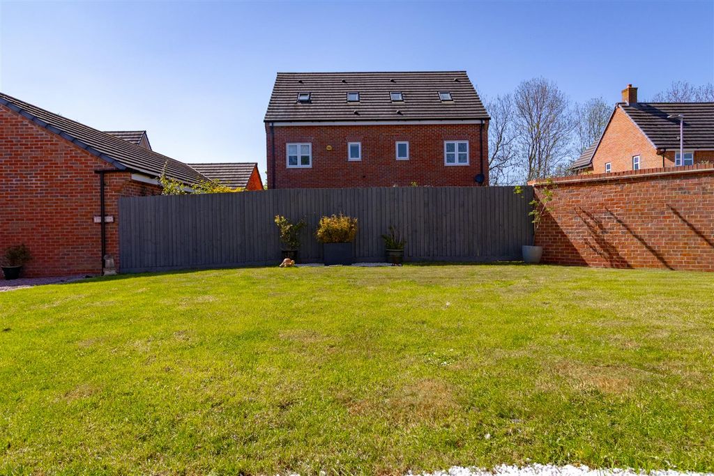 Property photo 3 of 33