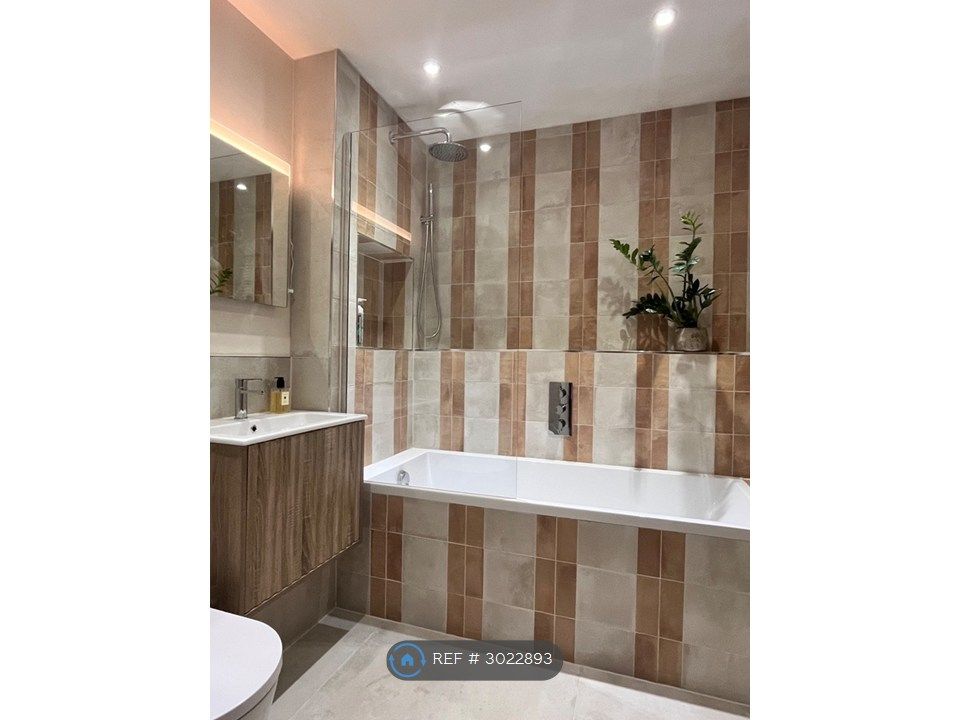 Property photo 3 of 10 Bathroom