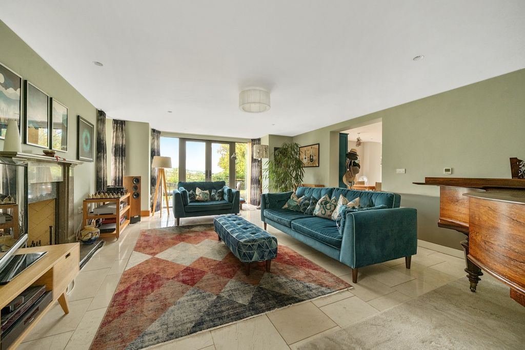 Property photo 2 of 33 43990910
