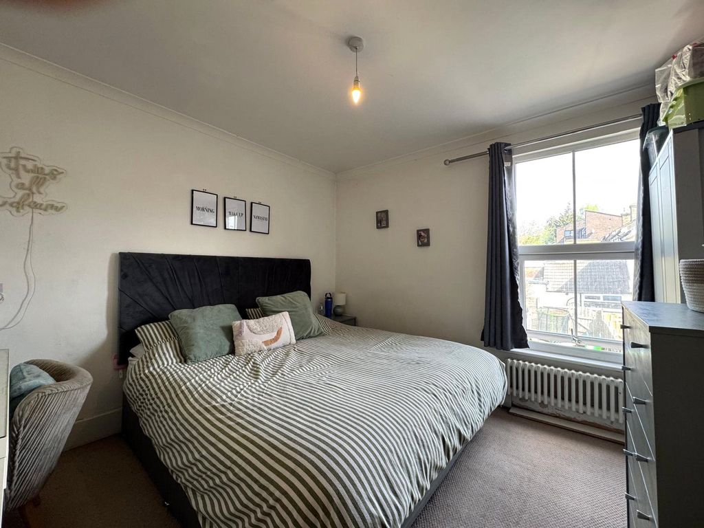 Property photo 3 of 9 Main Bedroom