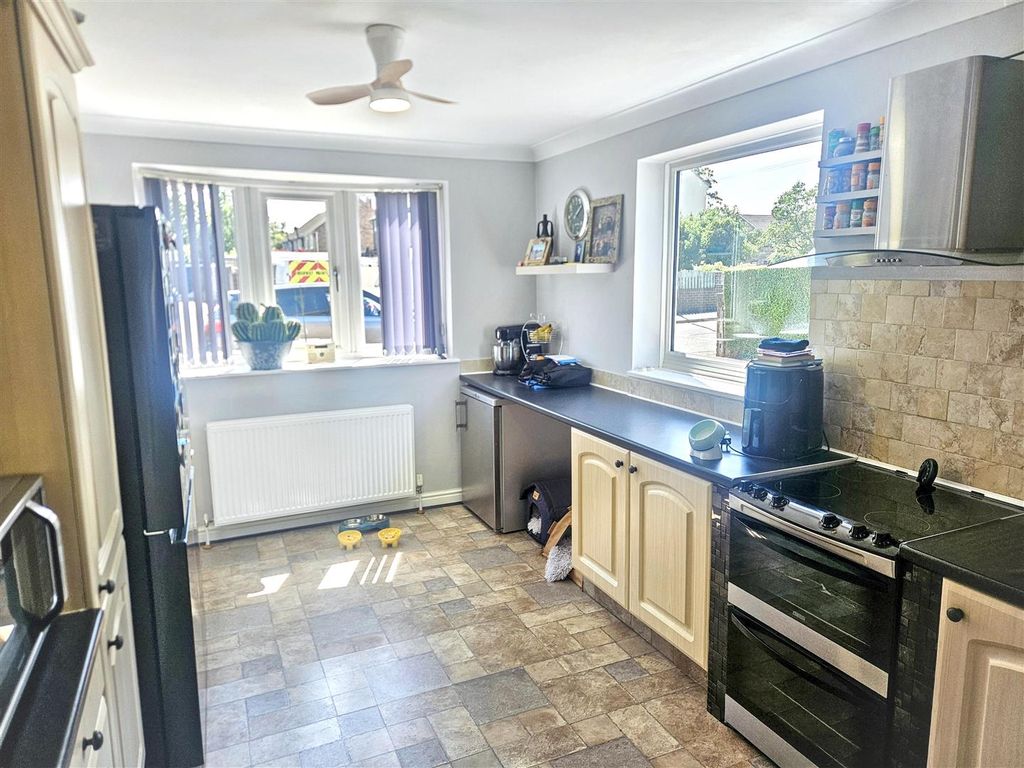 Property photo 3 of 15 20260724221412_20260724-Interior-5-Ppfyxfbh34T8Ylx