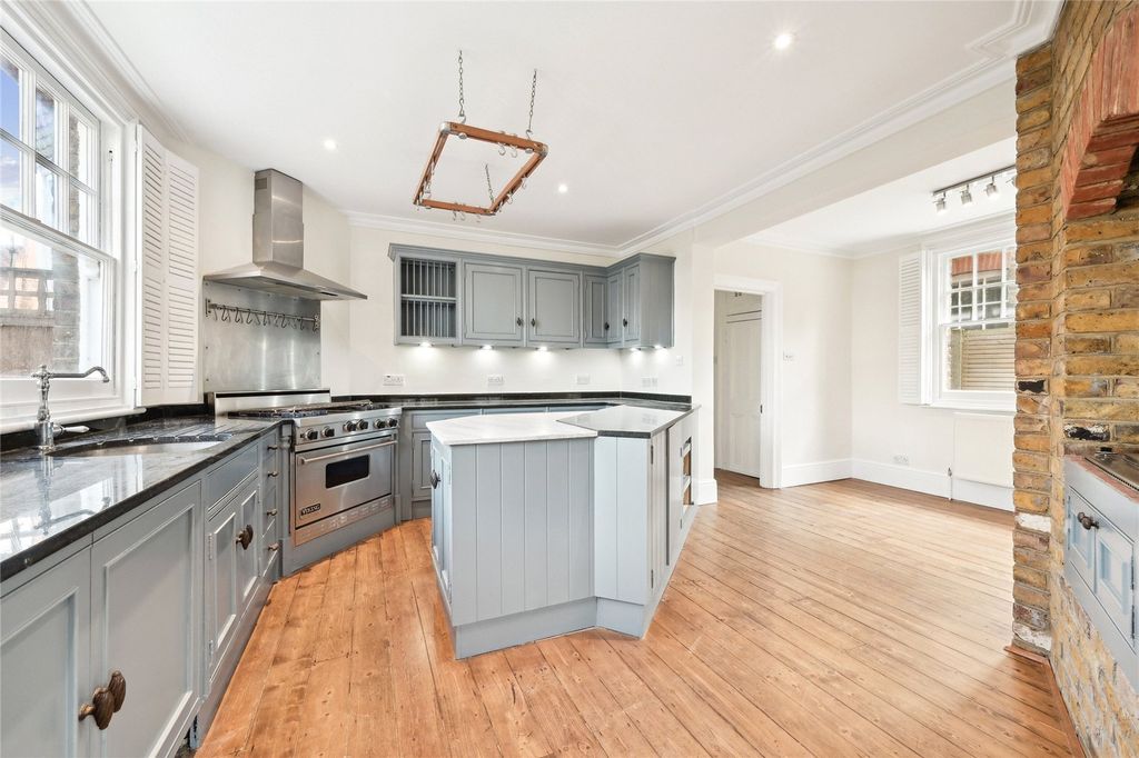 Property photo 1 of 20 Kitchen