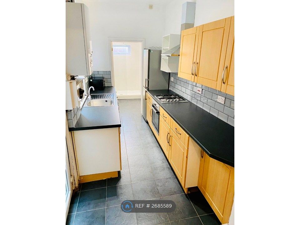 Property photo 3 of 32 Kitchen