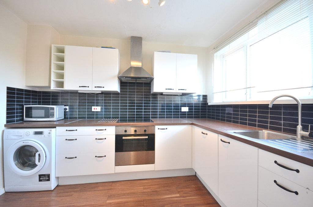 Property photo 2 of 8 Kitchen
