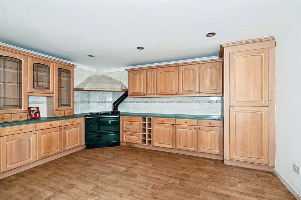 Property photo 2 of 14 Picture No. 30