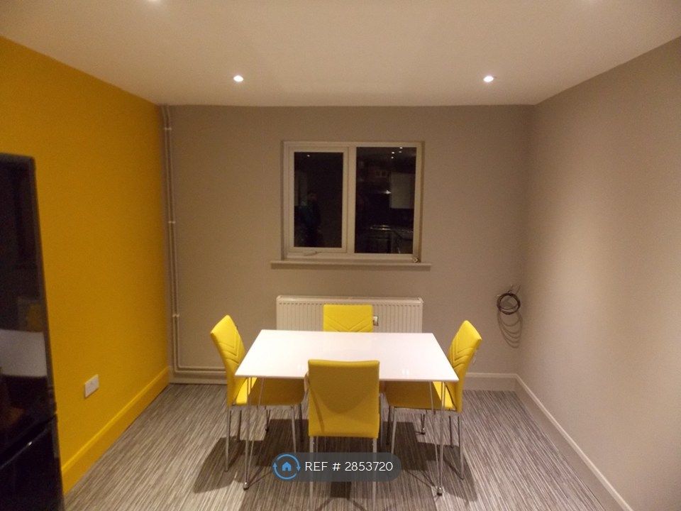 Property photo 2 of 5 Dining