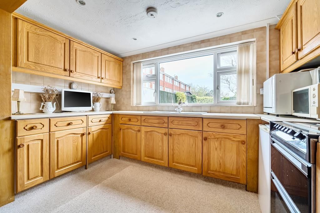 Property photo 3 of 21 Kitchen