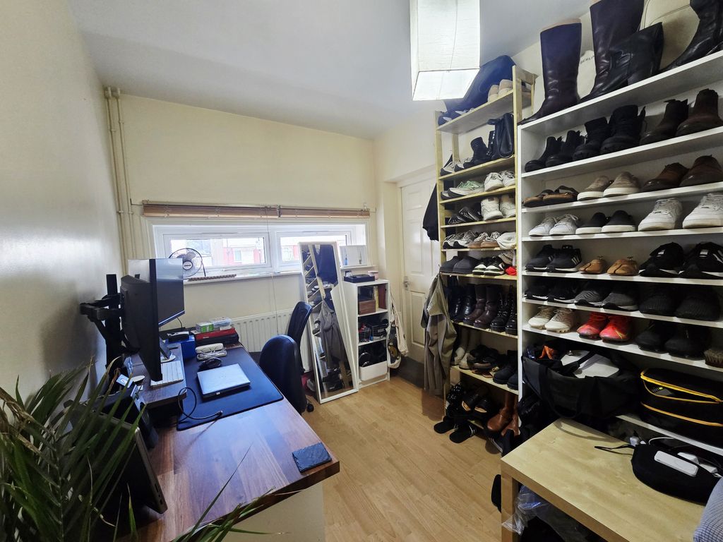 Property photo 3 of 6 Gallery