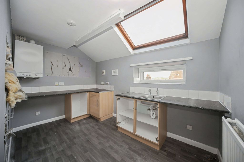 Property photo 2 of 12 32C Park Road, Chorley, Lancashire Pr7 1Qu