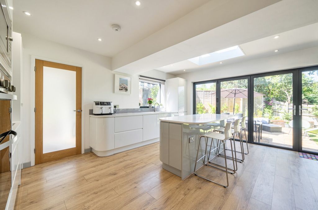 Property photo 3 of 17 1481108-8-6A355A2...