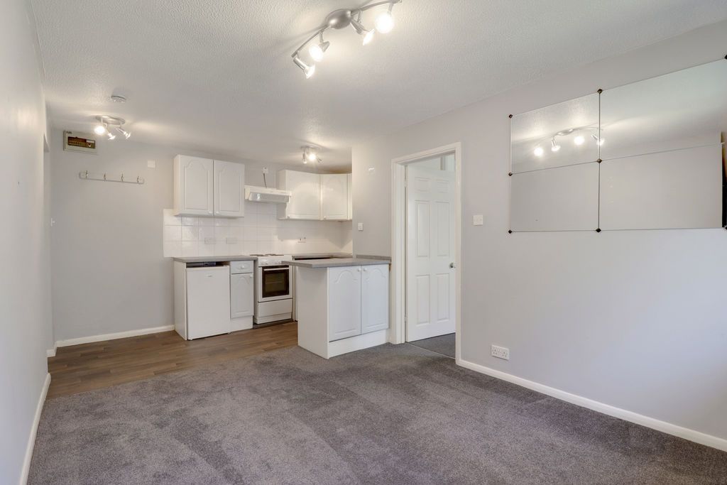 Property photo 2 of 8 Photo 4